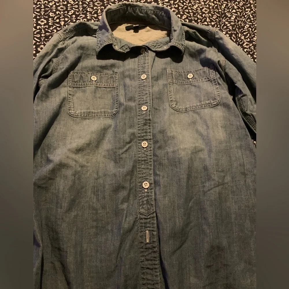NWOT Uniqlo XS denim button down shirt with stripe print inside cuffs and back - Picture 2 of 6
